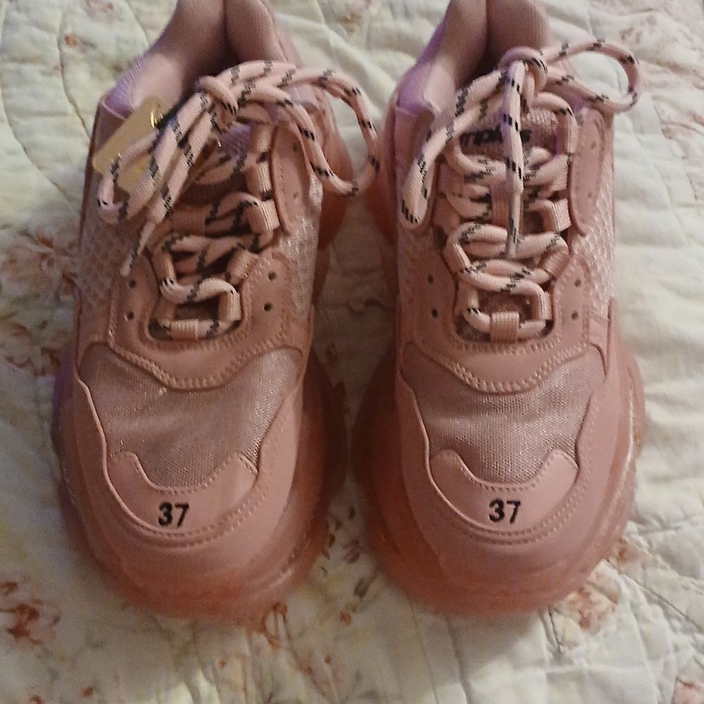 Balenciaga   - Picture 2 of 12